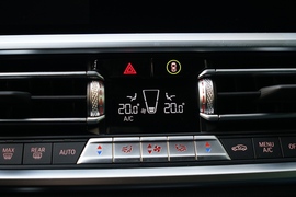 2023款宝马M4敞篷轿跑车