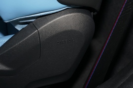 2023款宝马M4敞篷轿跑车