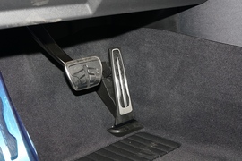 2023款宝马M4敞篷轿跑车