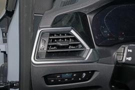 2023款宝马M4敞篷轿跑车