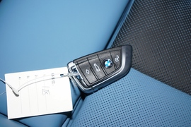 2023款宝马M4敞篷轿跑车