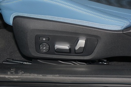 2023款宝马M4敞篷轿跑车