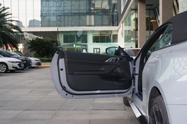 2023款宝马M4敞篷轿跑车