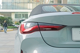 2023款宝马M4敞篷轿跑车