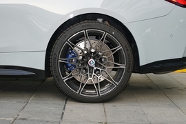 2023款宝马M4敞篷轿跑车