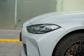 2023款宝马M4敞篷轿跑车