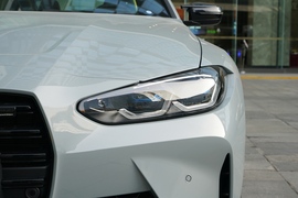 2023款宝马M4敞篷轿跑车