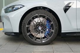 2023款宝马M4敞篷轿跑车