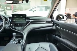 2022款丰田凯美瑞