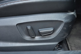 2022款丰田凯美瑞