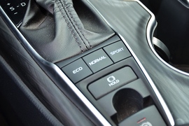 2022款丰田凯美瑞