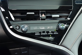 2022款丰田凯美瑞