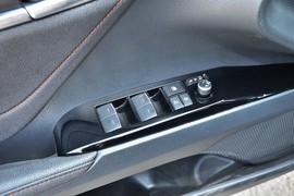 2022款丰田凯美瑞