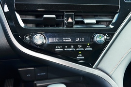 2022款丰田凯美瑞