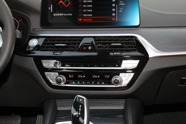 2022款宝马530Li