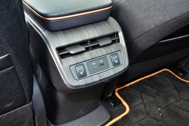 2022款日产Ariya艾睿雅