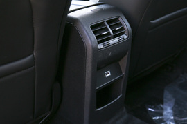 2022款雪铁龙凡尔赛C5