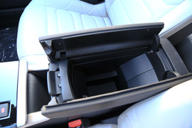 2022款雪铁龙凡尔赛C5