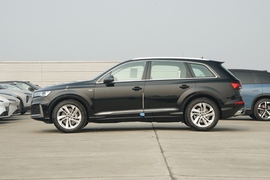   2023款奥迪Q7 45 TFSI quattro S line运动型