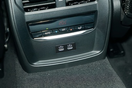 2023款宝马M3四门轿车