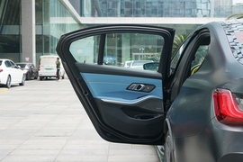 2023款宝马M3四门轿车