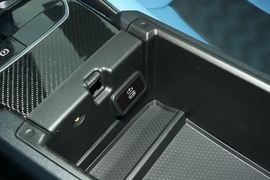 2023款宝马M3四门轿车