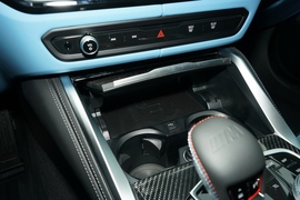 2023款宝马M3四门轿车