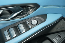 2023款宝马M3四门轿车