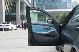 2023款宝马M3四门轿车