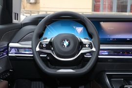 2023款宝马740Li