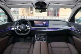 2023款宝马740Li