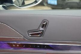 2023款宝马740Li