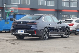 2023款宝马740Li