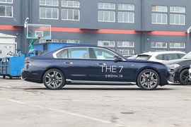 2023款宝马740Li