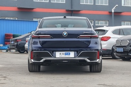 2023款宝马740Li