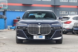2023款宝马740Li
