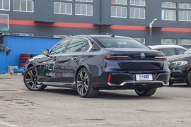 2023款宝马740Li