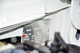 2013款日产帕拉丁2.4L手动标准型四驱(国四)