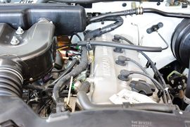 2013款日产帕拉丁2.4L手动标准型四驱(国四)