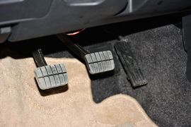 2013款日产帕拉丁2.4L手动标准型四驱(国四)