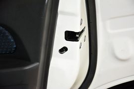 2013款日产帕拉丁2.4L手动标准型四驱(国四)