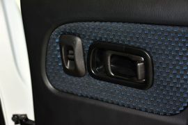 2013款日产帕拉丁2.4L手动标准型四驱(国四)