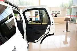 2013款日产帕拉丁2.4L手动标准型四驱(国四)
