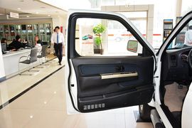 2013款日产帕拉丁2.4L手动标准型四驱(国四)