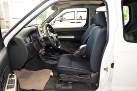 2013款日产帕拉丁2.4L手动标准型四驱(国四)