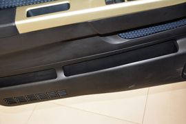 2013款日产帕拉丁2.4L手动标准型四驱(国四)