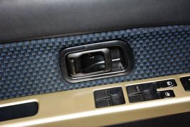 2013款日产帕拉丁2.4L手动标准型四驱(国四)