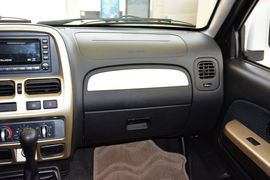 2013款日产帕拉丁2.4L手动标准型四驱(国四)