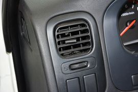 2013款日产帕拉丁2.4L手动标准型四驱(国四)