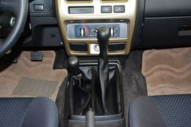 2013款日产帕拉丁2.4L手动标准型四驱(国四)